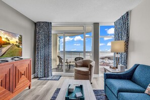 Smart-TV, Tischtennisplatte, Bücher