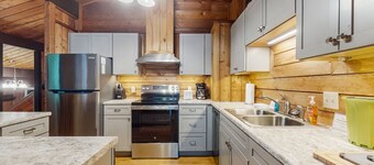 Cozy house in woods w/ gas fireplace, partial a/c, deck, bbq, w/d, wifi, kitchen