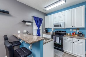 Microwave, oven, stovetop, dishwasher - Five-Minutes Flyover Cherry Point NC (Havelock)