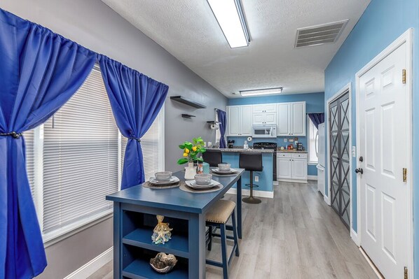 Dining - Five-Minutes Flyover Cherry Point NC (Havelock)