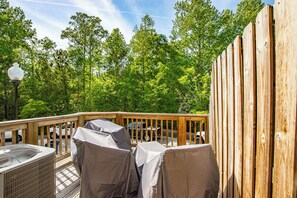 Outdoor spa tub - Five-Minutes Flyover Cherry Point NC (Havelock)