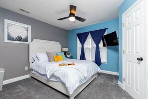 2 bedrooms, iron/ironing board, WiFi, bed sheets - Five-Minutes Flyover Cherry Point NC (Havelock)