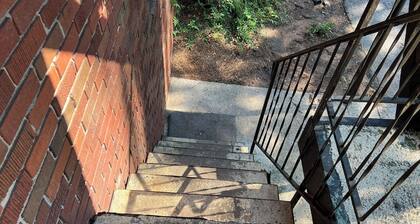 The Peaceful Peach 2BR/2 full baths, entire convenient luxury-loaded apt