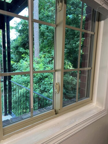 The Peaceful Peach 2BR/2 full baths, entire convenient luxury-loaded apt