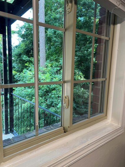 The Peaceful Peach 2BR/2 full baths, entire convenient luxury-loaded apt