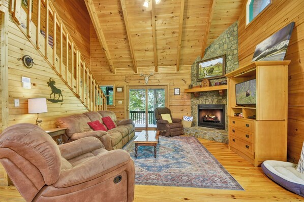 Smart TV, fireplace, DVD player