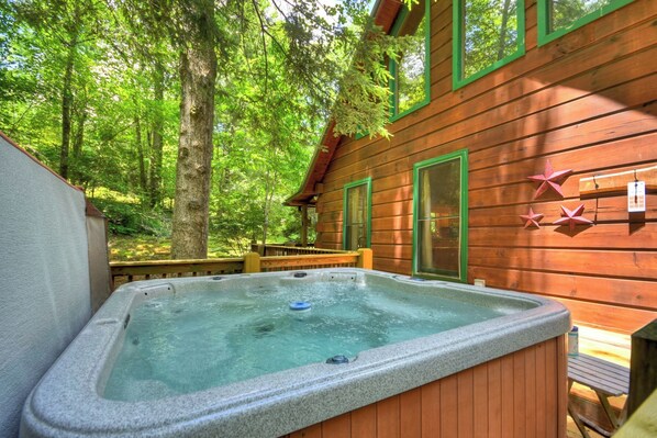 Tina de hidromasaje al aire libre