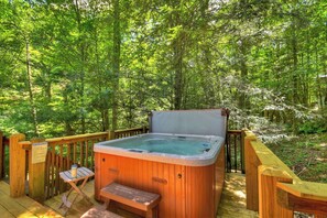 Tina de hidromasaje al aire libre