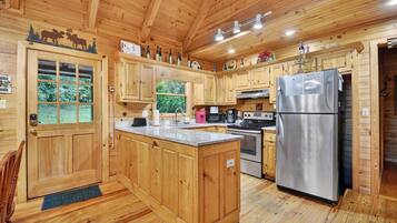 Køleskab, mikrobølgeovn, ovn, kogeplade