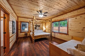 8 bedrooms, travel cot, free WiFi, bed sheets
