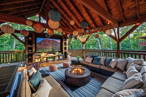 Luxe 8BR-Indoor Pool with Outdoor Movie Theater