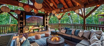 Luxe 8BR-Indoor Pool with Outdoor Movie Theater