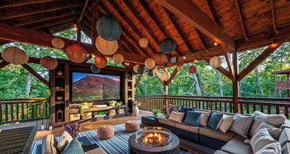 Luxe 8BR-Indoor Pool with Outdoor Movie Theater