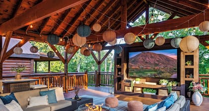 Luxe 8BR-Indoor Pool with Outdoor Movie Theater