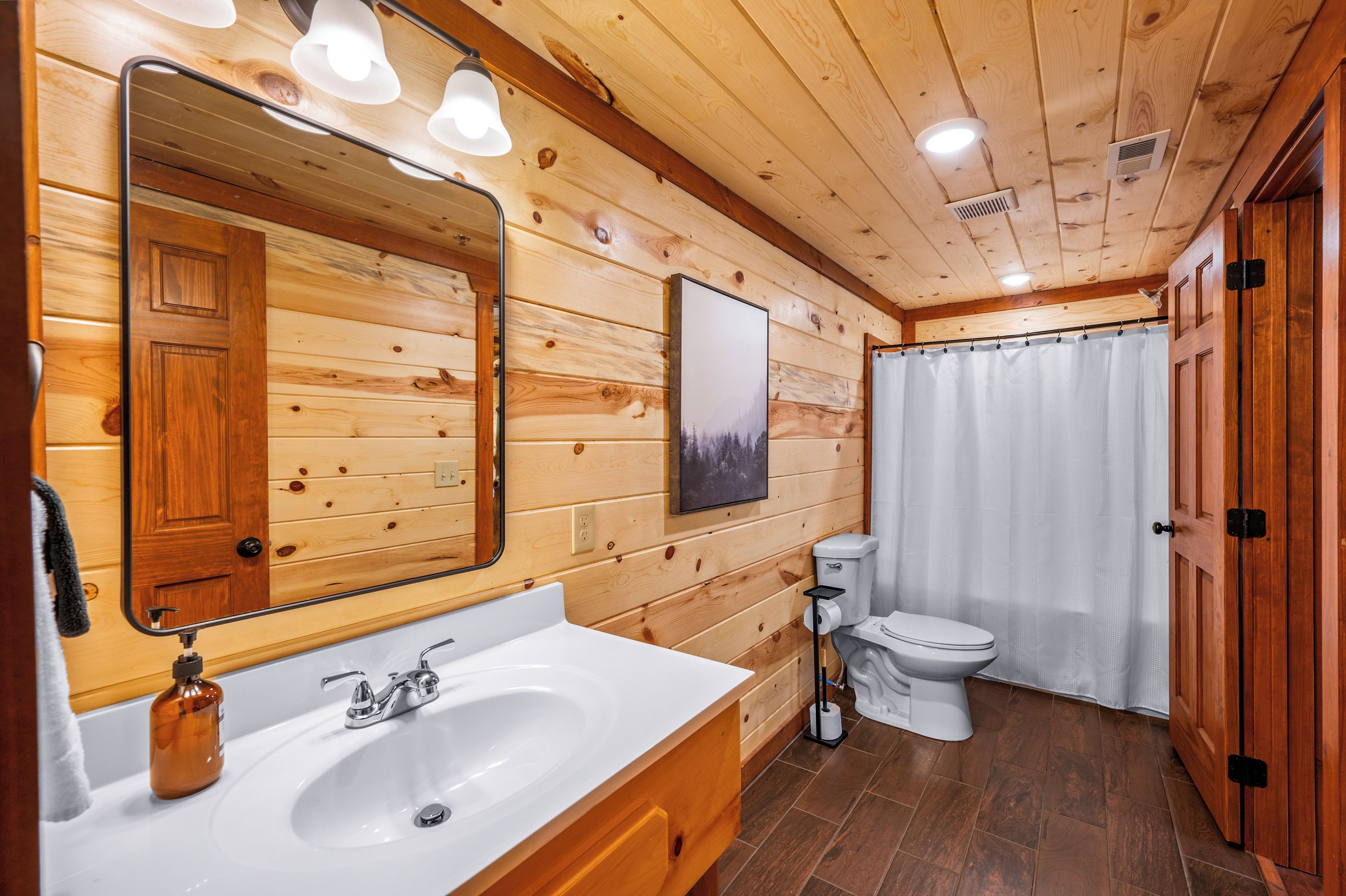 One of the EIGHT En Suite Bathrooms!