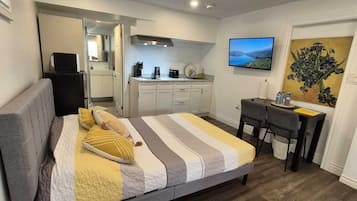 2 bedrooms, desk, iron/ironing board, free WiFi