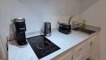 Microwave, coffee/tea maker, electric kettle, toaster