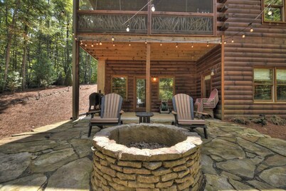 Luxury 3-bedroom cabin in charming Blue Ridge