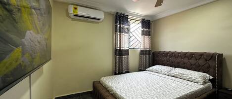 2 bedrooms, iron/ironing board, free WiFi