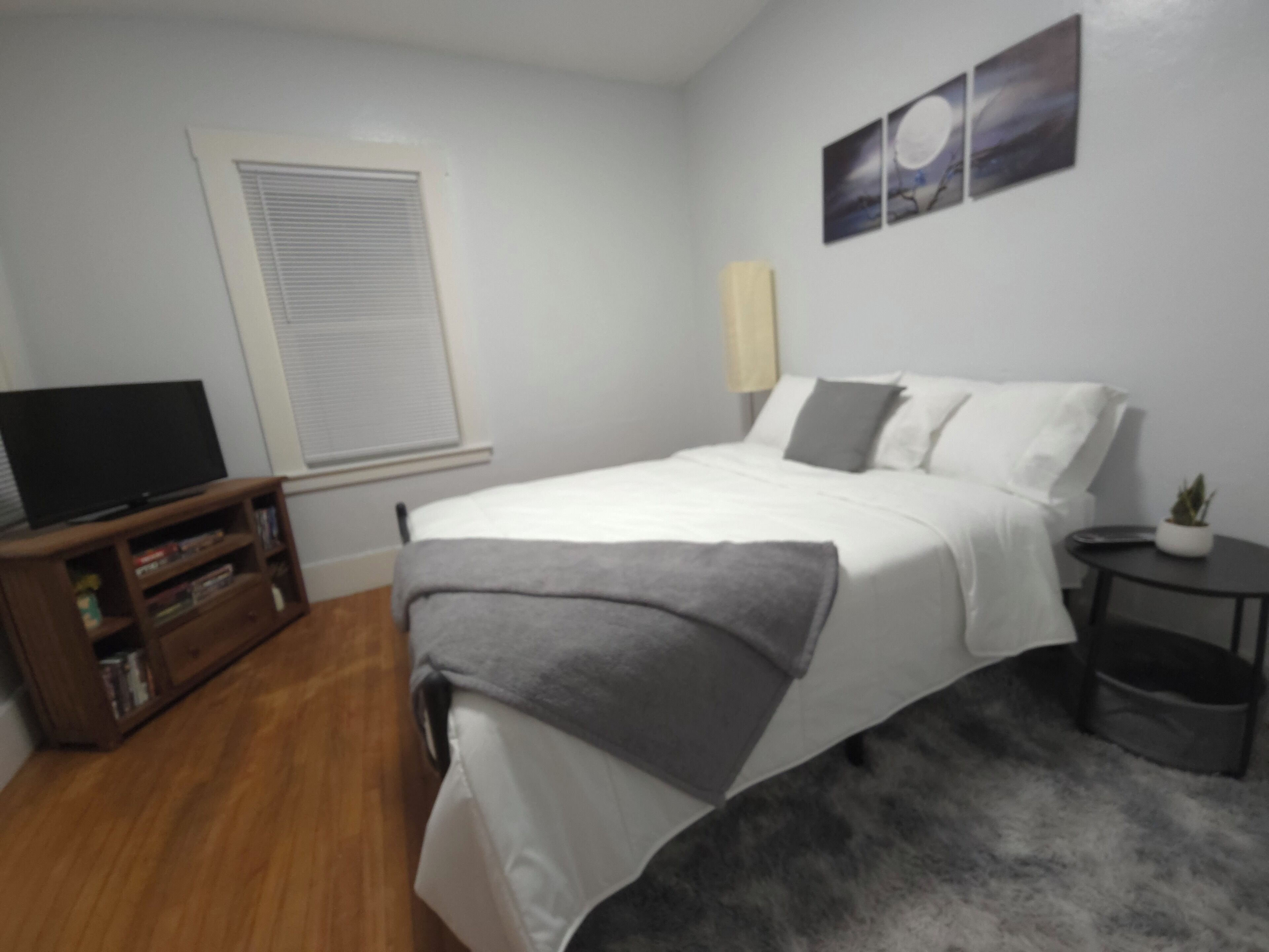 3 bedrooms, desk, iron/ironing board, free WiFi