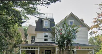 Close to Metro in Falls Church City