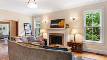 Smart TV, fireplace, DVD player, books