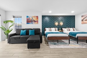 5 Schlafzimmer, Schreibtisch, Bügeleisen/Bügelbrett, Reisekinderbett