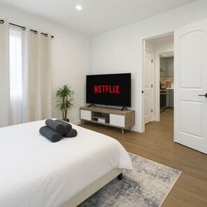 3 bedrooms, desk, iron/ironing board, free WiFi