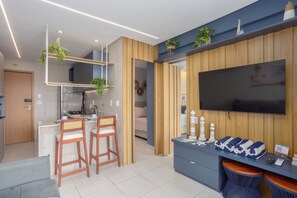 Flat-screen TV - Mare Nostrum - Carneiros Beach - Ocean View - Balcony - 2 Suites - Eco Resort Condominium (Tamandare)