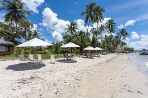 在海滩、白沙、免费海滩班车、免费海滩小屋