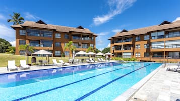 2 piscines extérieures