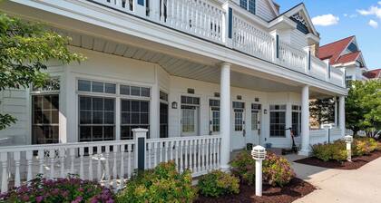 Just Beachy: 4 Bedroom, Sleeps 12!