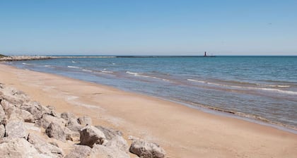 Just Beachy: 4 Bedroom, Sleeps 12!