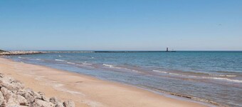 Just Beachy: 4 Bedroom, Sleeps 12!