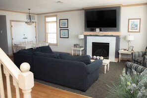 TV, fireplace - Edgewater Escape: 4 Bedroom, Sleeps 14! (Sheboygan)