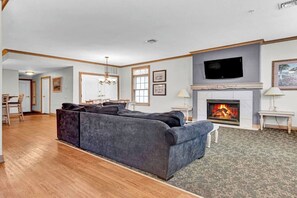 TV, fireplace