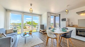 TV - Apartment 'Les Terrasses De La Palud' with Sea View and Private Terrace (Landéda)