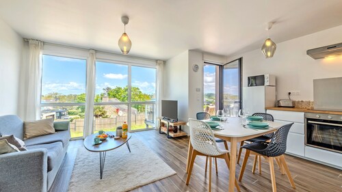 Ferienwohnung 'Les Terrasses De La Palud' mit Meerblick und privater Terrasse