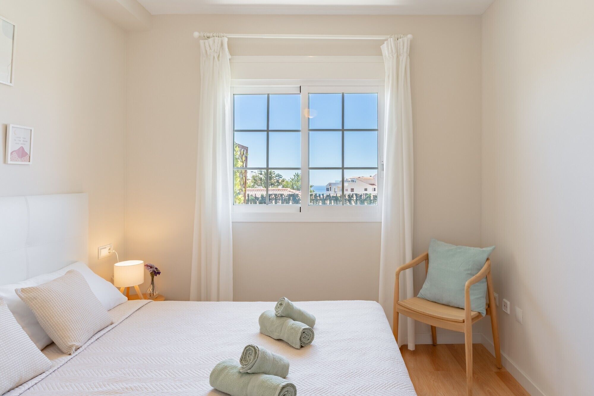 2 slaapkamers, een strijkplank/strijkijzer, gratis wifi, beddengoed