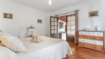 6 slaapkamers, een strijkplank/strijkijzer, gratis wifi, beddengoed