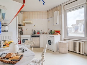 Fridge, oven, dishwasher, cookware/dishes/utensils