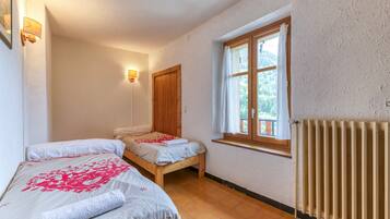 2 bedrooms, free WiFi, bed sheets