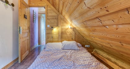 Casita de campo 'Passoud 202' con vistas a la montaña y jardín privado