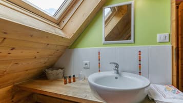 Een douche, handdoeken