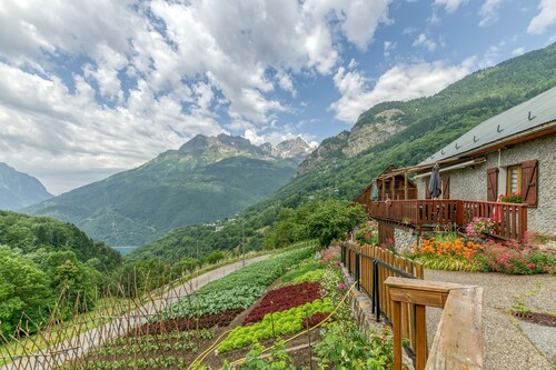 Room 'Chambre 5' with Mountain View and Balcony