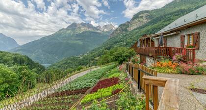 Room 'Chambre 5' with Mountain View and Balcony