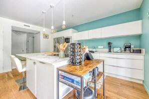 Fridge, microwave, oven, stovetop