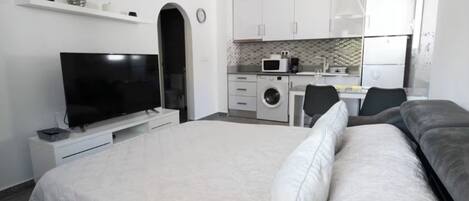 2 bedrooms, iron/ironing board, free WiFi, bed sheets