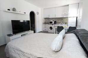 2 slaapkamers, een strijkplank/strijkijzer, gratis wifi, beddengoed