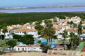 Exterior - Apartment 'Bungalow 58' with Shared Pool, Wi-Fi and Air Conditioning (Torrevieja)